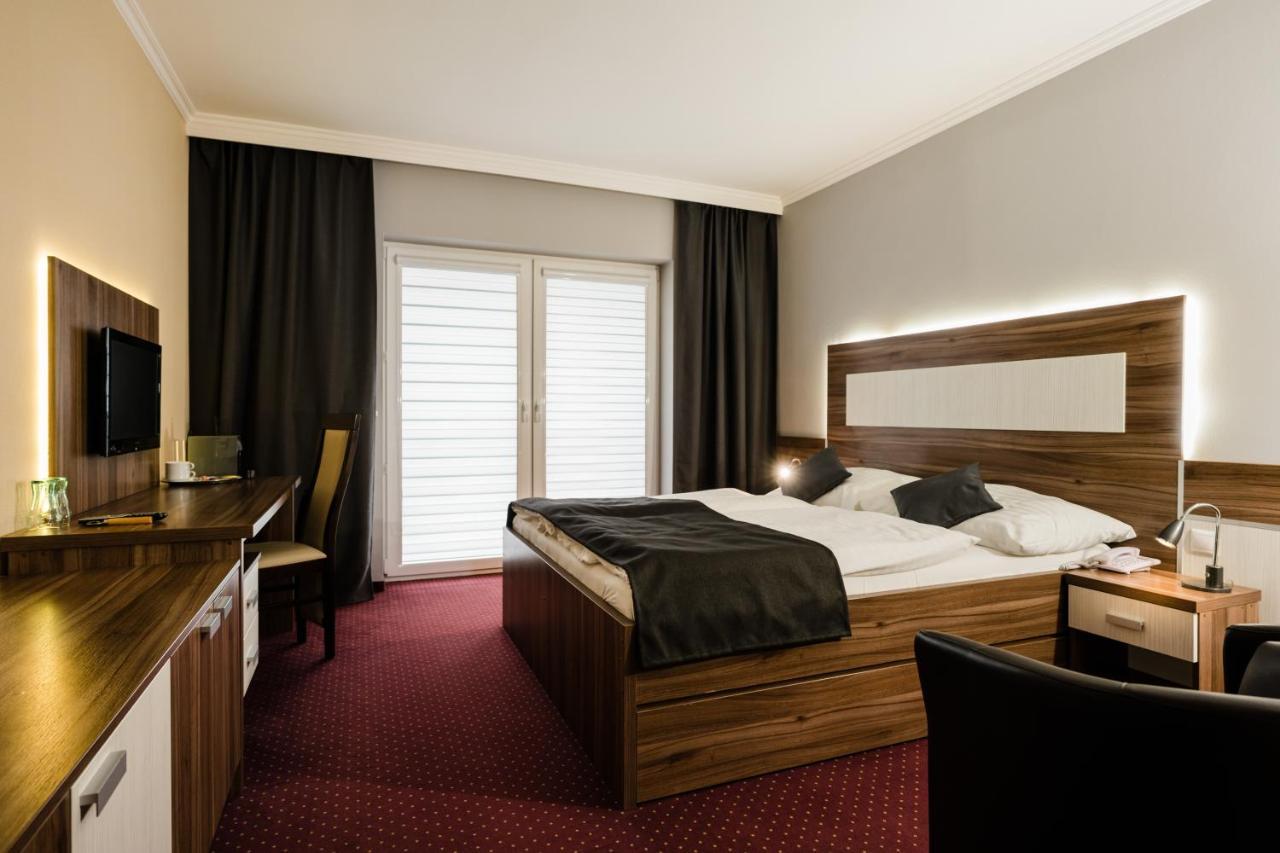 Hotel Menhard Exteriör bild