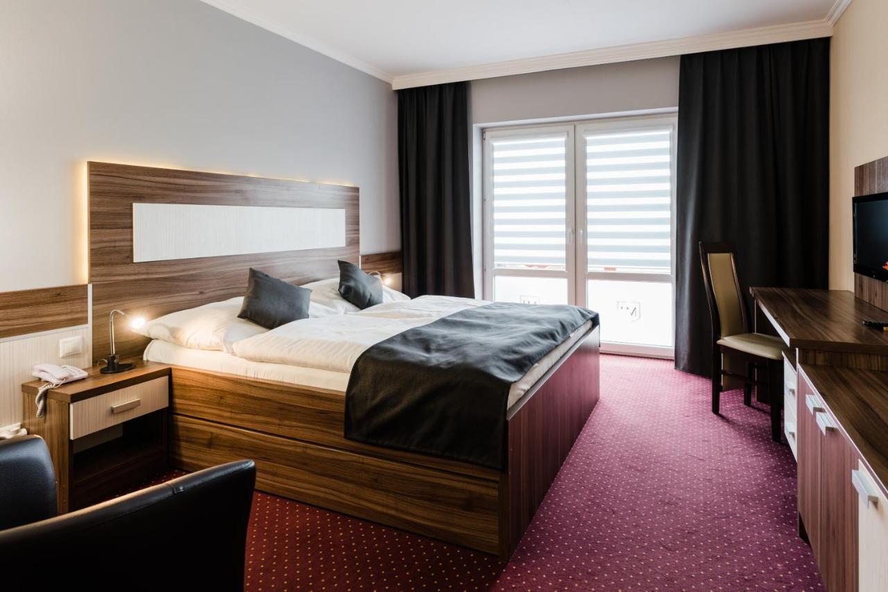Hotel Menhard Exteriör bild